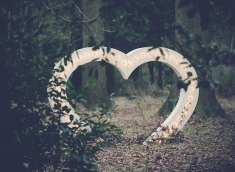 giant-cream-heart-light